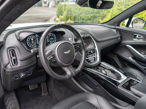 Used 2021 Aston Martin DBX image 3