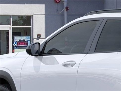 Used 2025 Chevrolet Trax LS w/ LS Convenience Package image 13