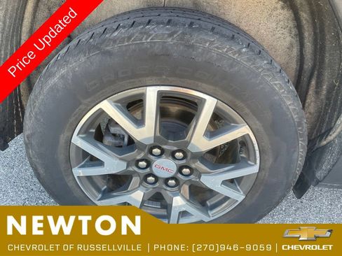 Used 2023 GMC Acadia SLE FWD image 22
