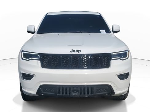 Used 2020 Jeep Grand Cherokee Altitude image 2