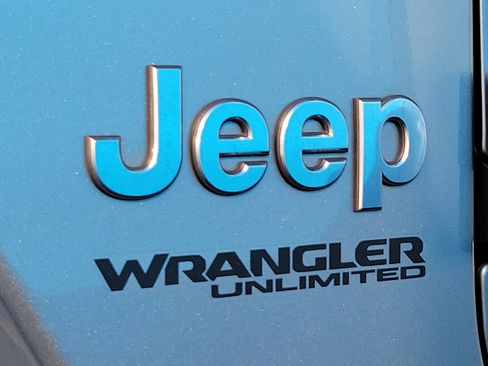 Used 2019 Jeep Wrangler Unlimited Sahara image 32