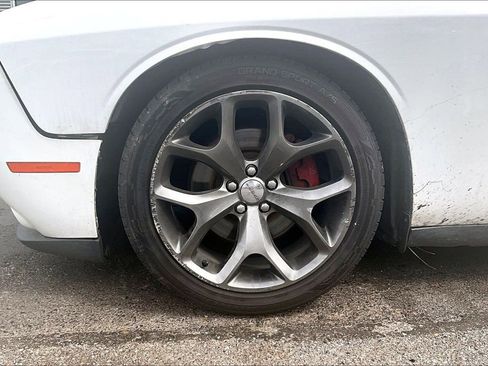 Used 2015 Dodge Challenger SXT image 4
