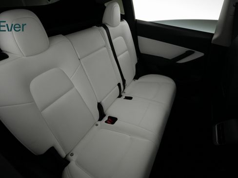 Used 2022 Tesla Model Y Performance image 10