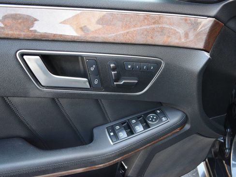 Used 2013 Mercedes-Benz E 350 4MATIC Sedan image 16