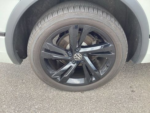 Used 2024 Volkswagen Tiguan SE R-Line AWD/4WD image 8