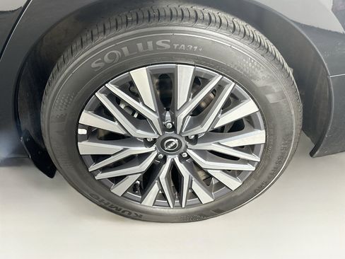 Used 2025 Nissan Altima 2.5 SV FWD image 11