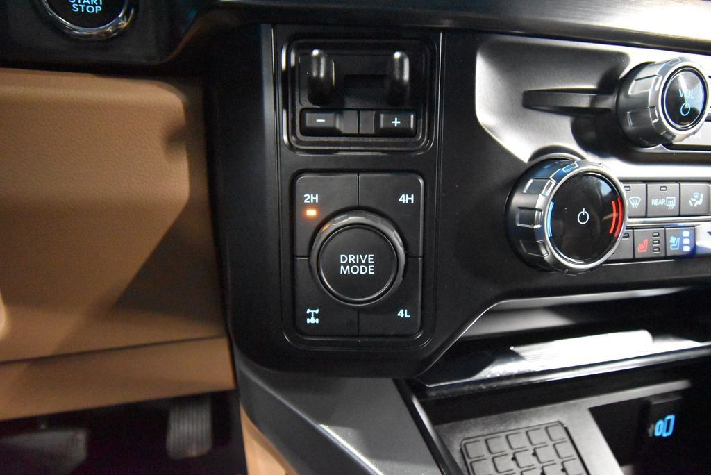 Used 2024 Ford F350 Lariat w/ Chrome Package AWD/4WD image 19