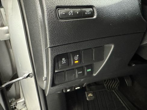 Used 2017 Nissan Rogue SV image 22