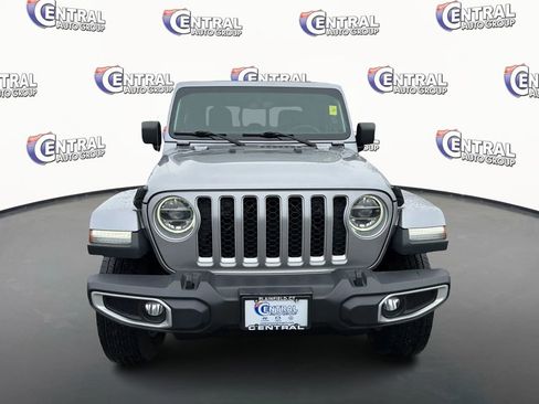 Used 2020 Jeep Gladiator Overland image 2