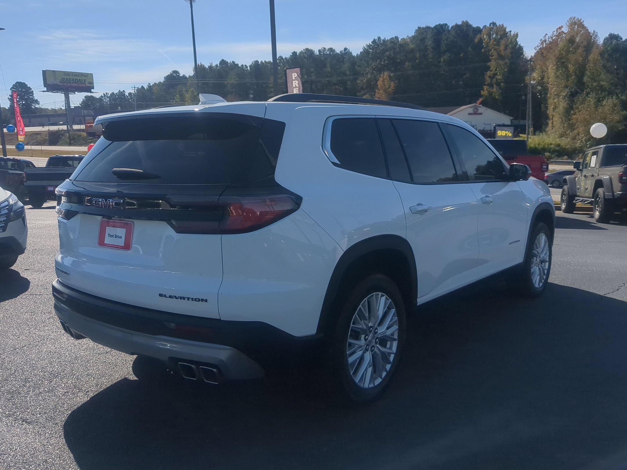 Used 2025 GMC Acadia Elevation w/ Elevation Premium Package FWD image 5
