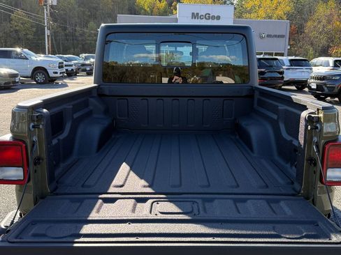 New 2026 Jeep Gladiator Sport AWD/4WD image 5