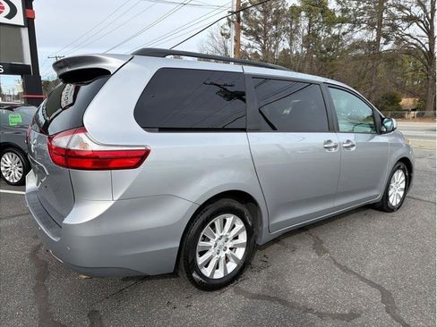 Used 2015 Toyota Sienna XLE Premium image 6