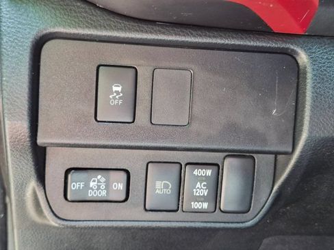 Used 2020 Toyota Tacoma TRD Off-Road AWD/4WD image 27