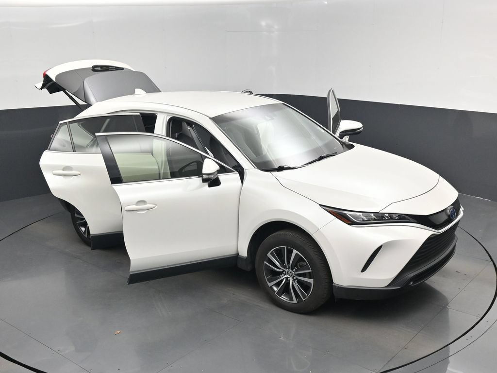 Used 2022 Toyota Venza LE AWD/4WD image 19