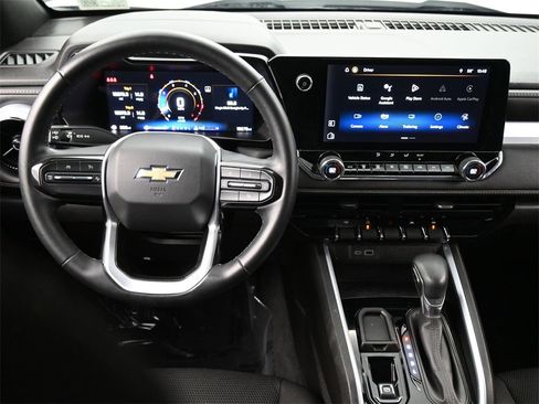 Used 2024 Chevrolet Colorado LT w/ LT Convenience Package image 5