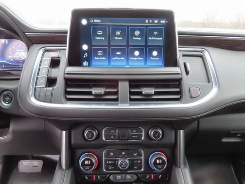 Certified 2022 Chevrolet Suburban LT w/ LT Signature Package image 15