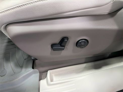 Used 2020 Chrysler Pacifica Touring-L Plus w/ Advanced Safetytec Group image 11