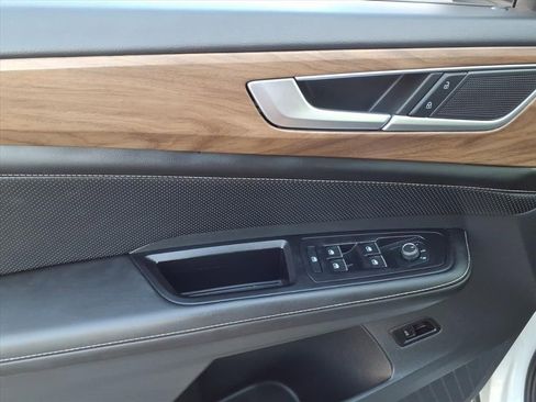 Used 2024 Volkswagen Atlas SE image 13