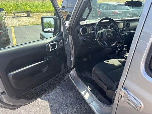 Used 2018 Jeep Wrangler Unlimited Sport S AWD/4WD image 2