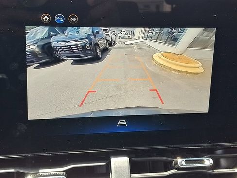 Used 2026 Chevrolet Equinox LT FWD image 13