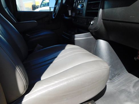 Used 2021 GMC Savana 3500 Extended w/ Power Convenience Package image 31