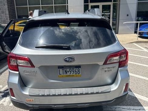 Used 2017 Subaru Outback 3.6R Limited AWD/4WD image 4