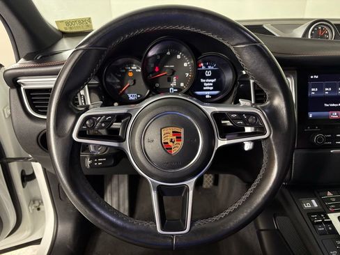 Used 2018 Porsche Macan AWD/4WD image 22
