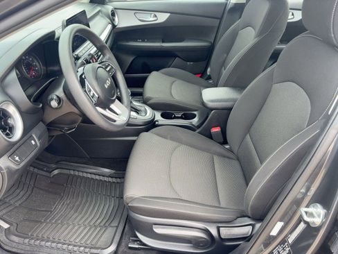 Used 2024 Kia Forte LXS image 5