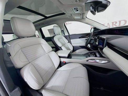 New 2026 Lincoln Nautilus Reserve AWD/4WD image 32