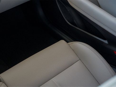 Used 2023 Genesis G70 2.0T image 29