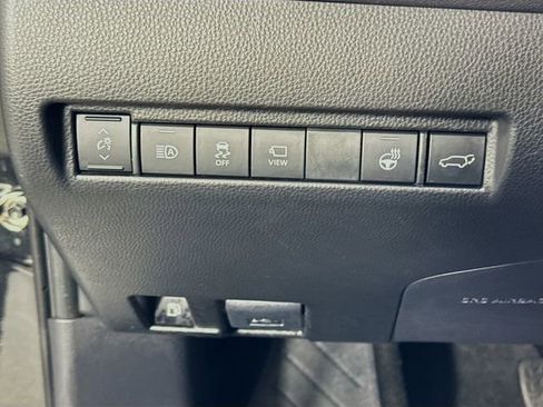 Certified 2024 Toyota Venza Limited AWD/4WD image 11