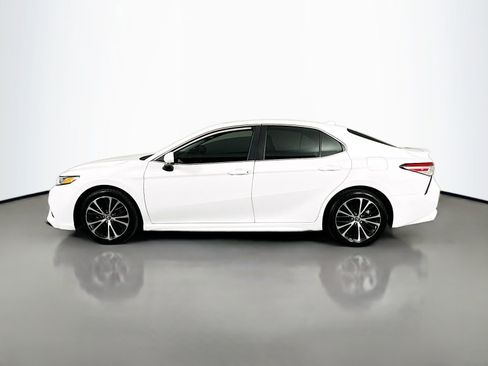 Used 2020 Toyota Camry SE image 4