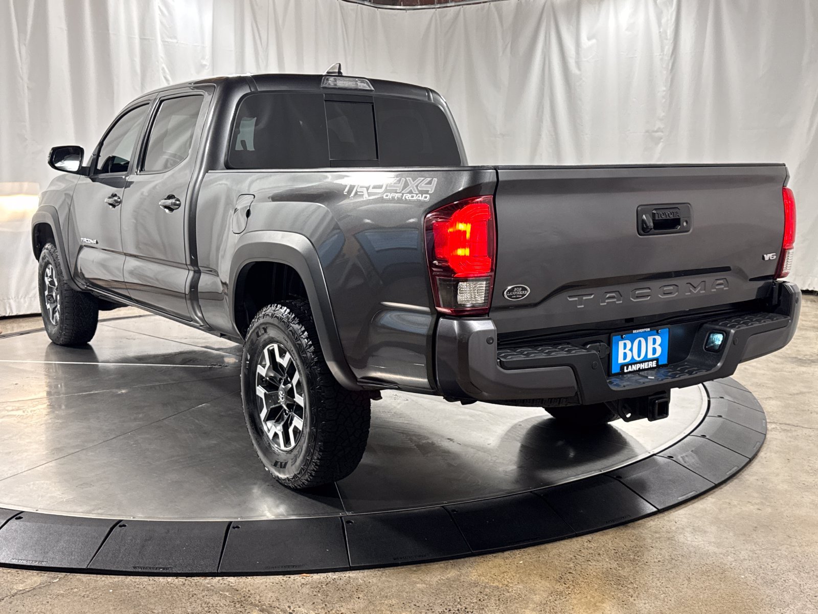 Used 2019 Toyota Tacoma TRD Off-Road w/ Technology Package AWD/4WD image 9