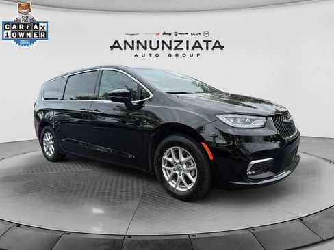 Used 2025 Chrysler Pacifica Select FWD image 7