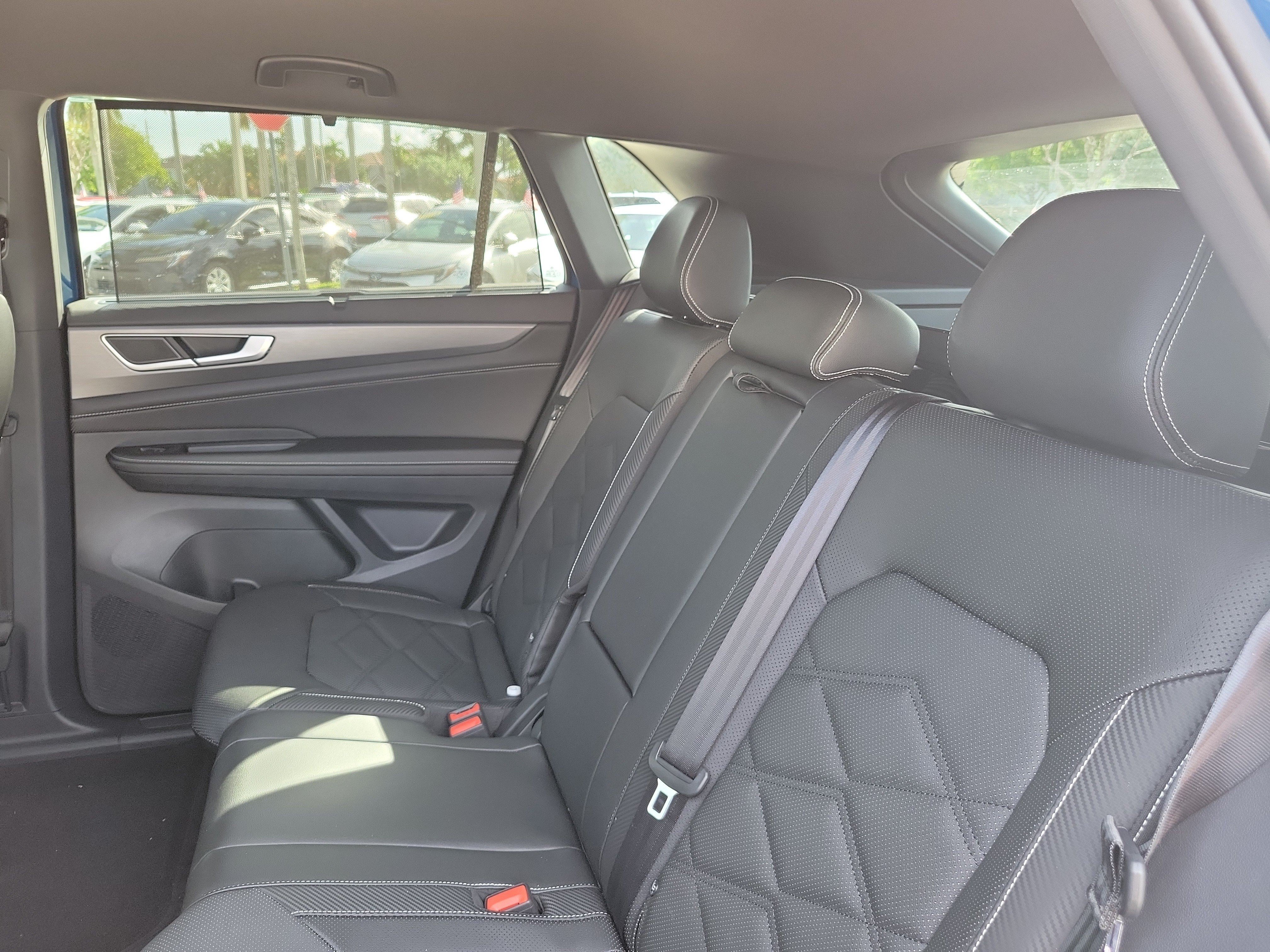 Used 2025 Volkswagen Atlas Cross Sport SE FWD image 14