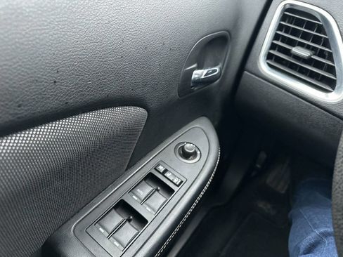 Used 2012 Dodge Avenger SE image 17