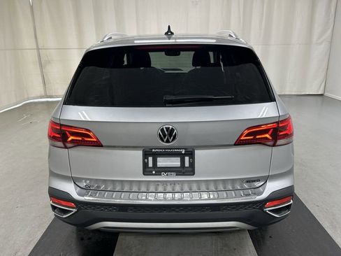 Certified 2023 Volkswagen Taos SE w/ Black Wheel Package image 20