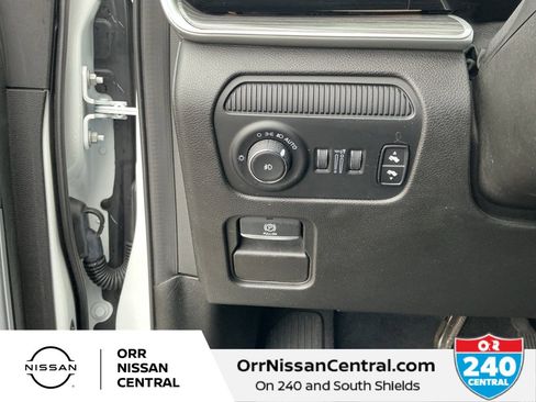 Used 2023 Jeep Wagoneer L Series III w/ Premium Group I image 19