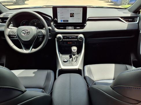 Used 2025 Toyota RAV4 XSE AWD/4WD image 9