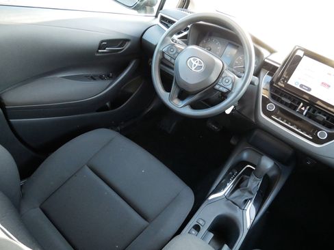 Certified 2025 Toyota Corolla LE image 9