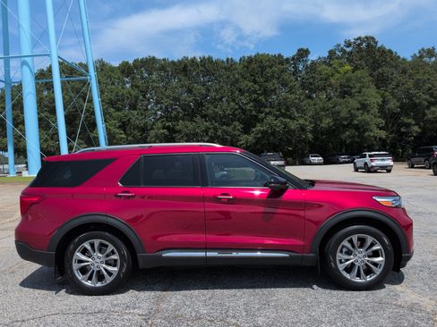 Certified 2022 Ford Explorer Limited w/ Equipment Group 301A RWD image 1