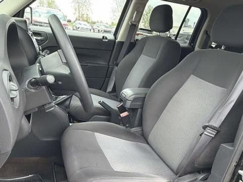 Used 2017 Jeep Patriot Sport AWD/4WD image 6