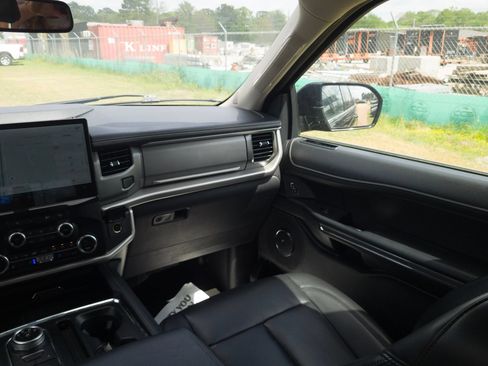 Used 2024 Ford Expedition XLT AWD/4WD image 16