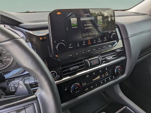 Used 2024 Nissan Pathfinder SL w/ Black Appearance Package image 27