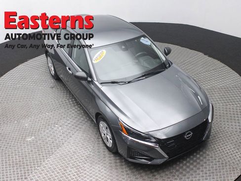 Used 2024 Nissan Altima 2.5 S image 3
