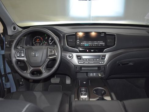 Certified 2025 Honda Ridgeline RTL image 31