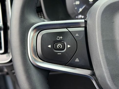 Used 2022 Volvo XC40 T5 R-Design w/ Advanced Package image 25