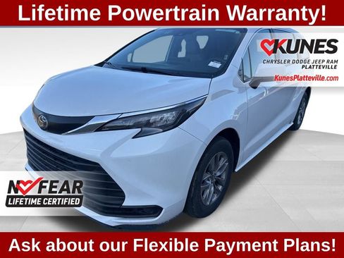 Used 2025 Toyota Sienna LE image 8