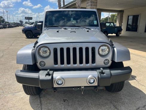 Used 2017 Jeep Wrangler Unlimited Sahara w/ Connectivity Group image 13