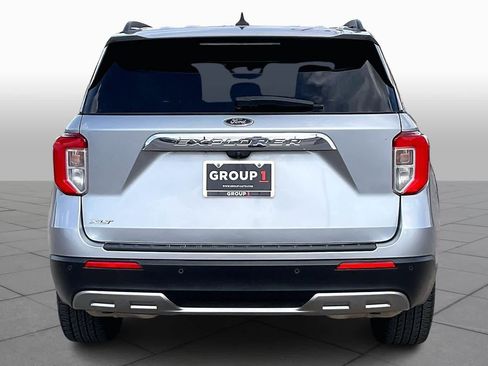 Used 2022 Ford Explorer XLT w/ Equipment Group 202A image 5